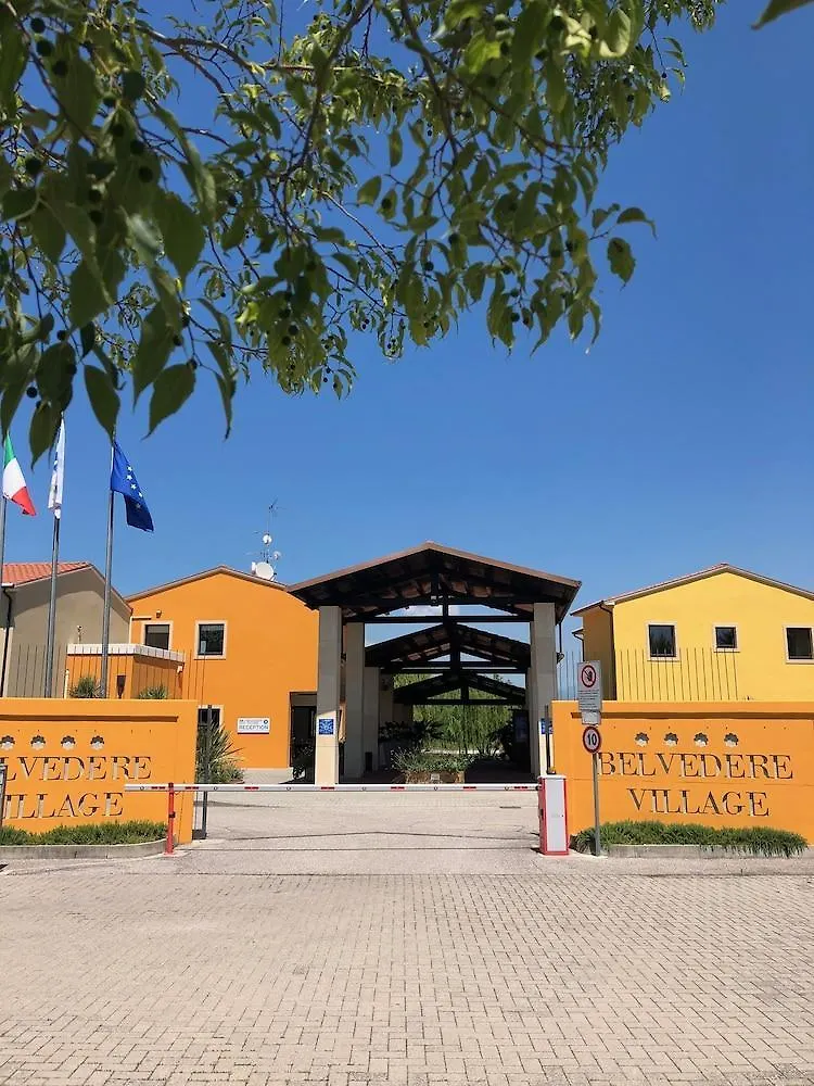 Belvedere Village Кастельнуово-дель-Гарда Курортный комплекс