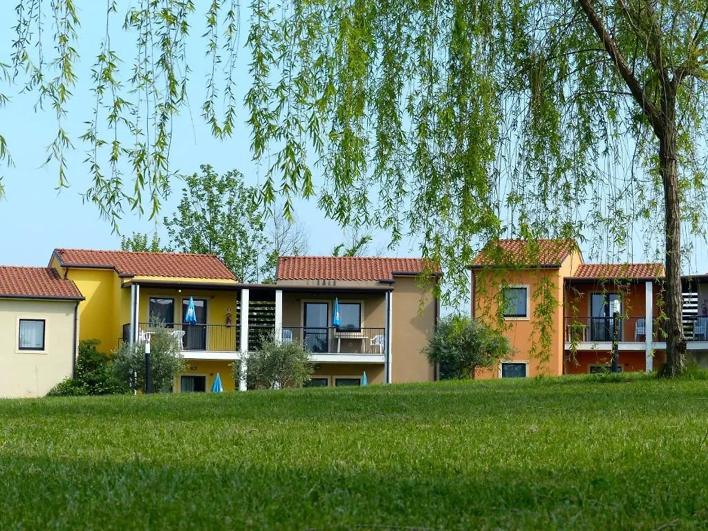 Курортный комплекс Belvedere Village Кастельнуово-дель-Гарда