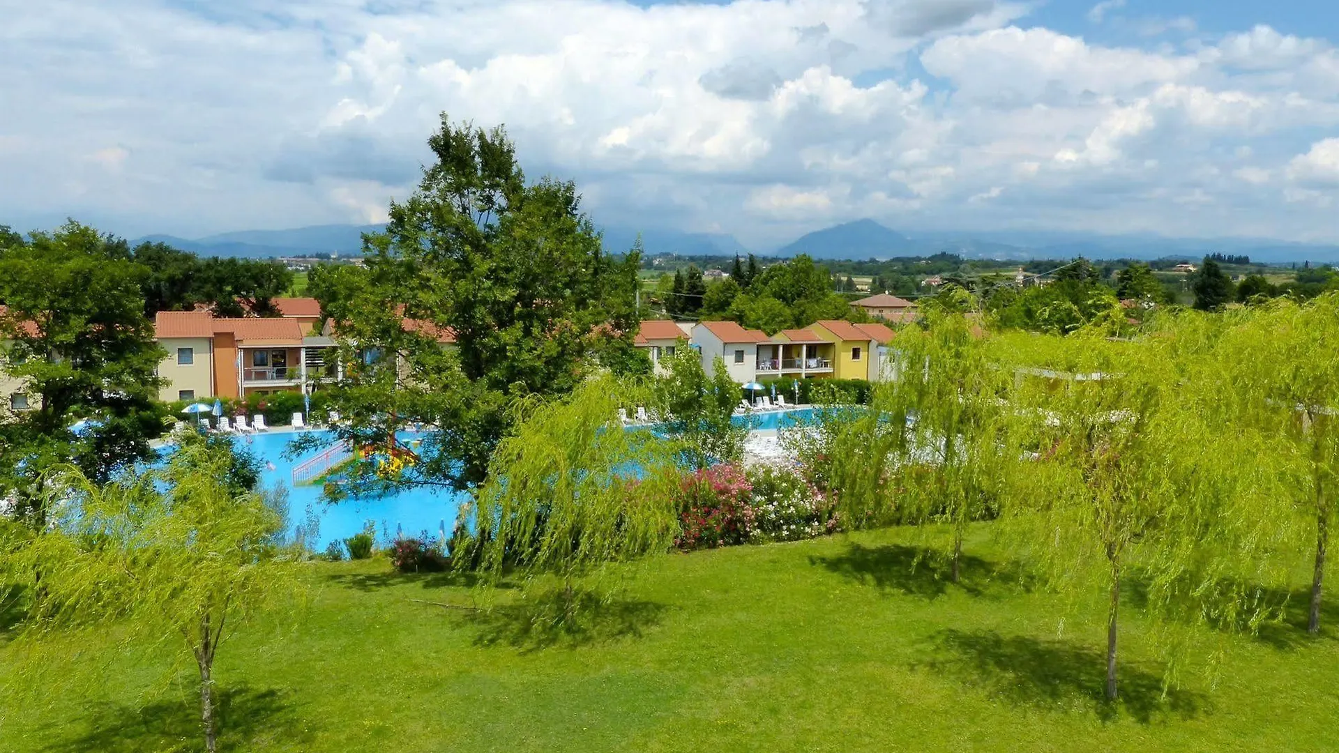 Курортный комплекс Belvedere Village Кастельнуово-дель-Гарда